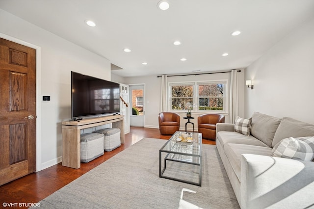 living area featuring recessed lighting, baseboards, and wood finished floors