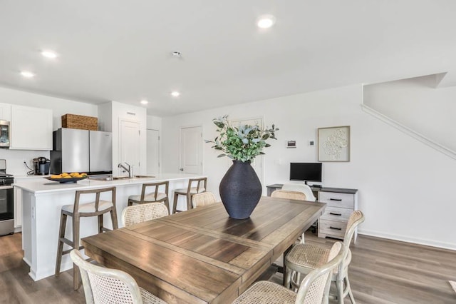 dining area featuring recessed lighting, baseboards, and wood finished floors