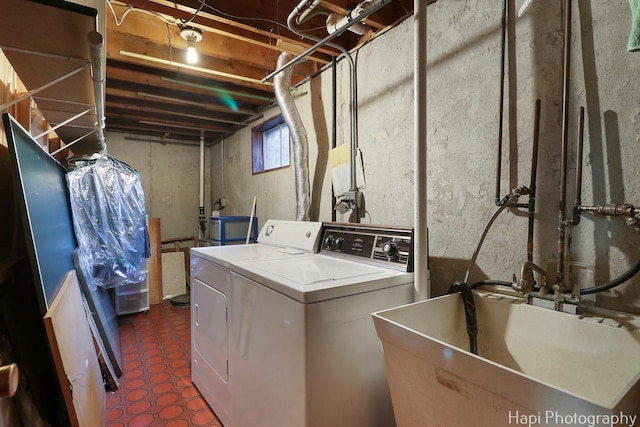 laundry area featuring laundry area, independent washer and dryer, and a sink