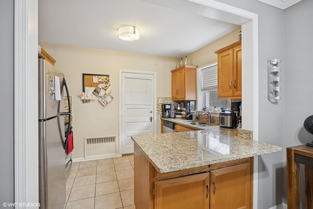 kitchen featuring visible vents, light tile patterned floors, appliances with stainless steel finishes, a peninsula, and a sink