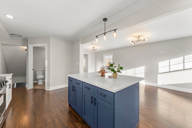 kitchen with dark wood-style floors, baseboards, blue cabinetry, light countertops, and open floor plan