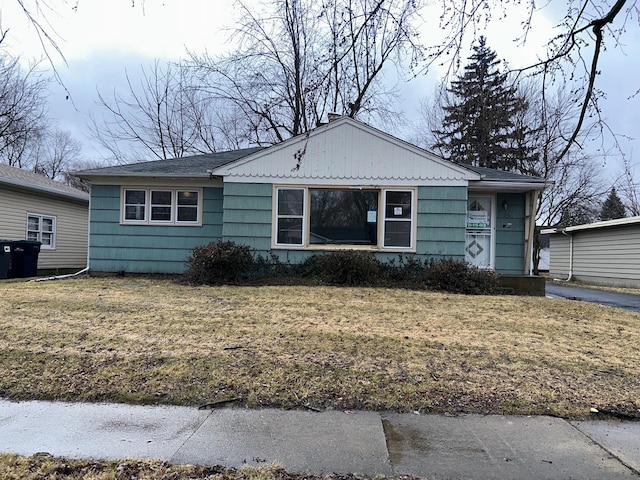 view of front of house featuring a front yard