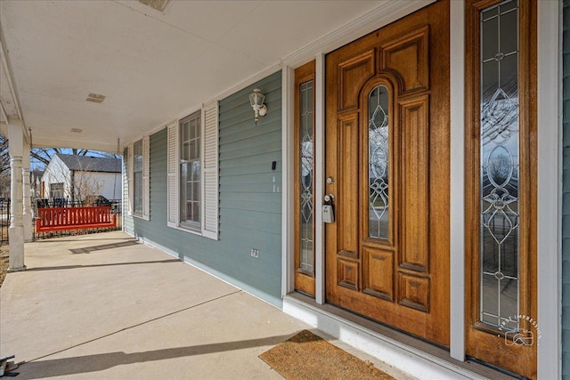 entrance to property featuring covered porch