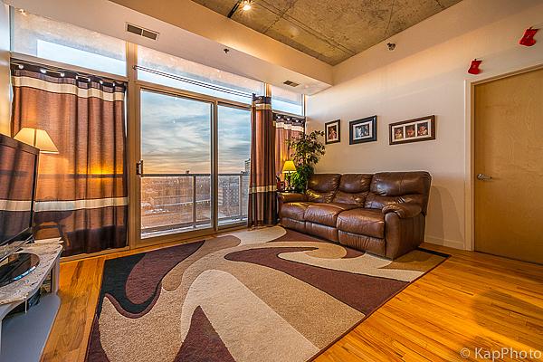 living room with visible vents, expansive windows, and wood finished floors