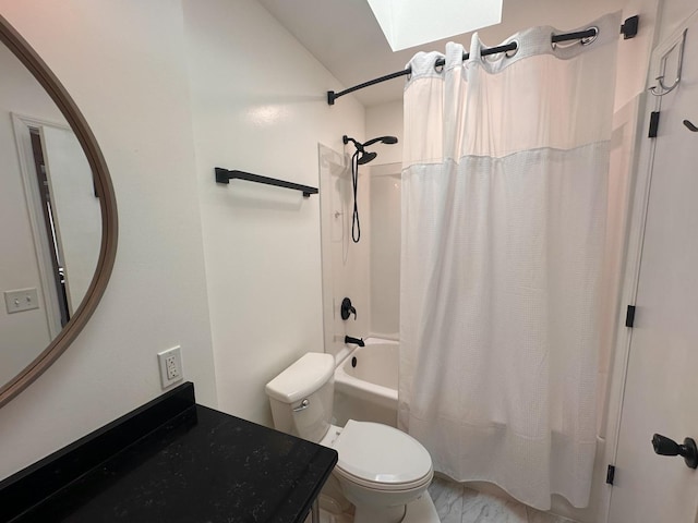 bathroom featuring toilet and shower / bath combo with shower curtain