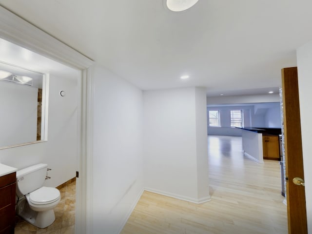 40 E 9th St Unit 609, Chicago, IL 60605 - hall with light wood-style flooring, baseboards, and recessed lighting