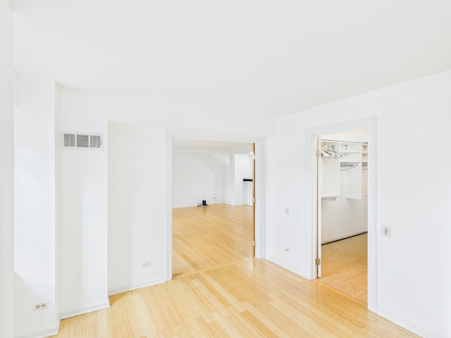 40 E 9th St Unit 609, Chicago, IL 60605 - spare room with light wood-style flooring and baseboards