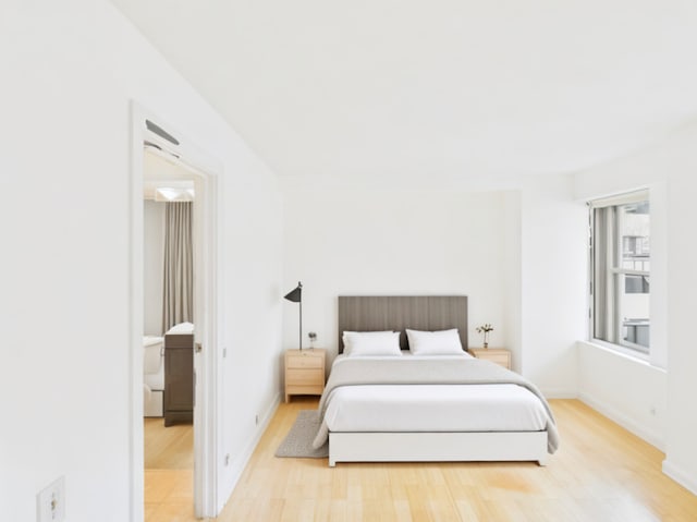 40 E 9th St Unit 609, Chicago, IL 60605 - bedroom with light wood finished floors and baseboards