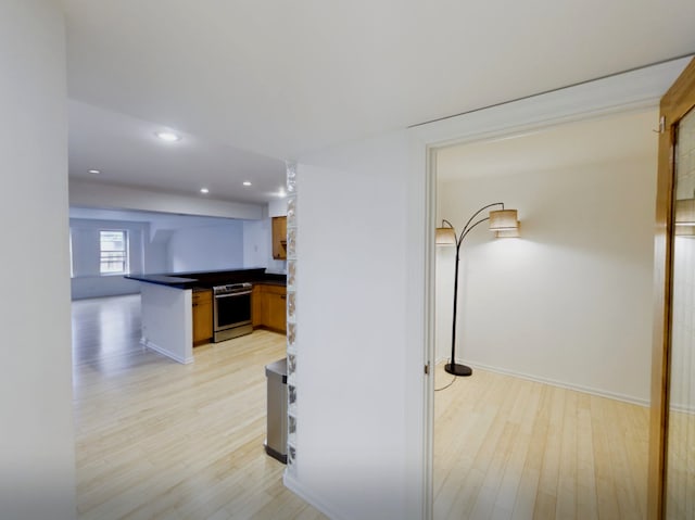 40 E 9th St Unit 609, Chicago, IL 60605 - corridor featuring light wood finished floors, recessed lighting, and baseboards