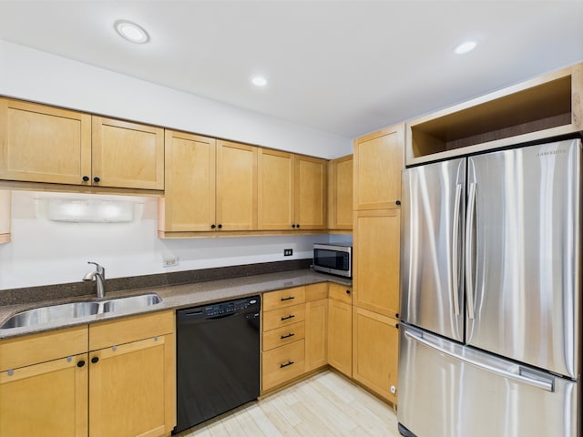 kitchen with appliances with stainless steel finishes, a sink, light wood-style floors, light brown cabinets, and recessed lighting