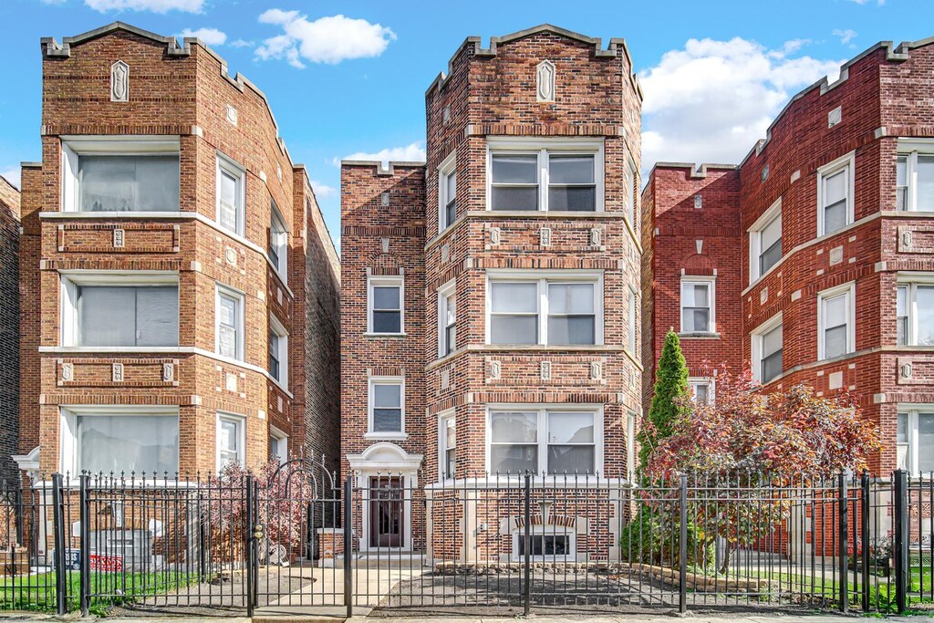 7821 S Winchester Ave, Chicago, IL 60620 - photo 1