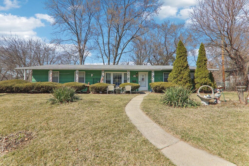 ranch-style house with a front lawn