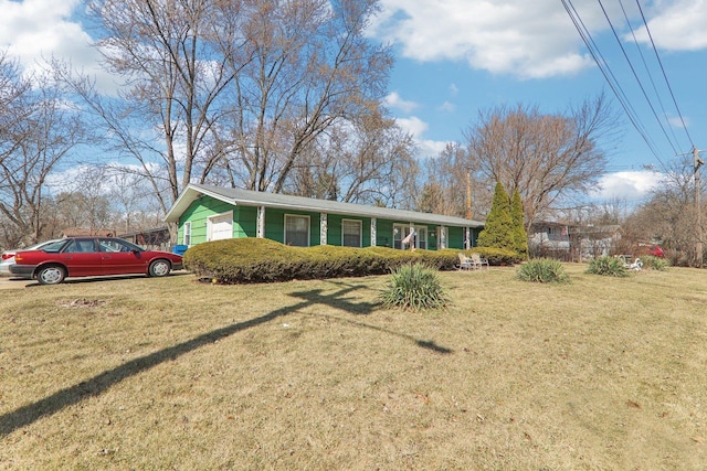 ranch-style house featuring a front lawn