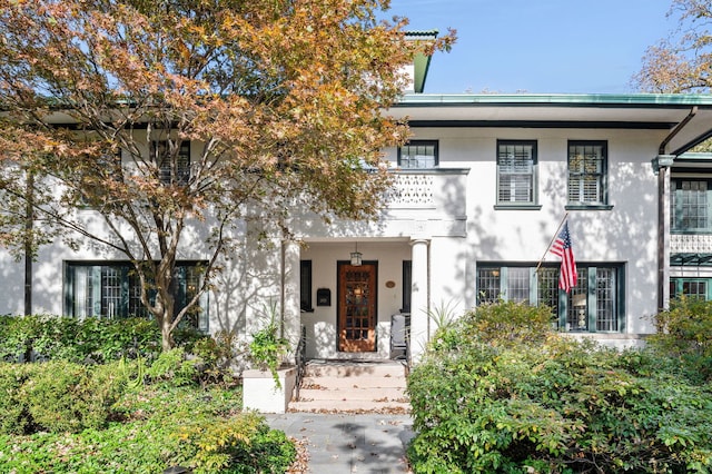 2855 Sheridan Pl, Evanston, IL 60201 - view of front facade featuring stucco siding and a balcony