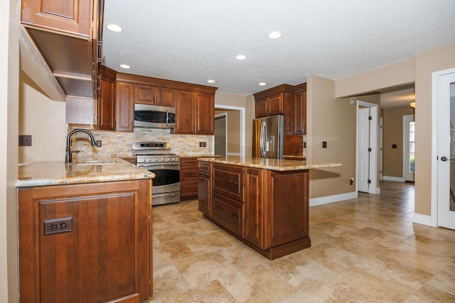 1208 Broad Creek Rd, Bloomington, IL 61704 - kitchen with stainless steel appliances, a sink, backsplash, recessed lighting, and a kitchen island