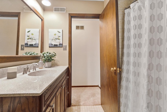 bathroom featuring visible vents, curtained shower, vanity, and baseboards