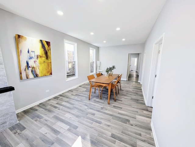 dining space with recessed lighting, light wood-style floors, and baseboards