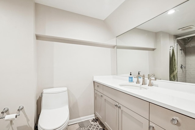 bathroom featuring visible vents, baseboards, toilet, tiled shower, and vanity