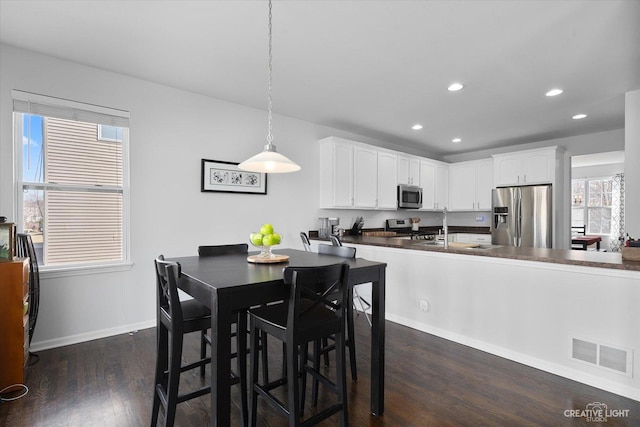 dining area with visible vents, recessed lighting, baseboards, and dark wood-style flooring