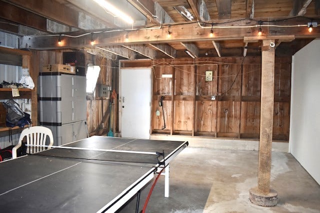 game room featuring concrete floors