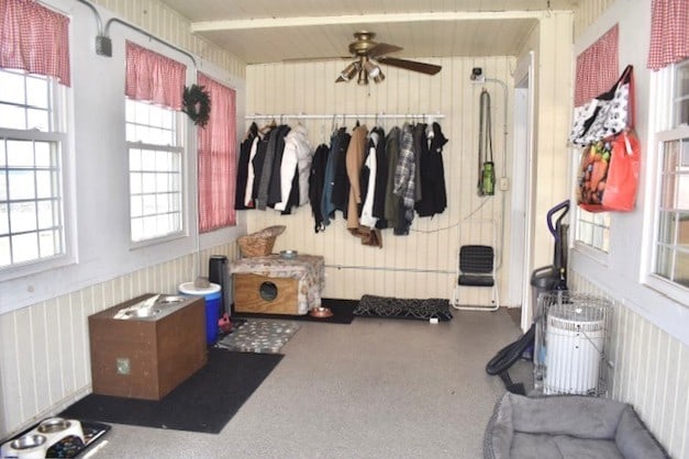 mudroom featuring a ceiling fan