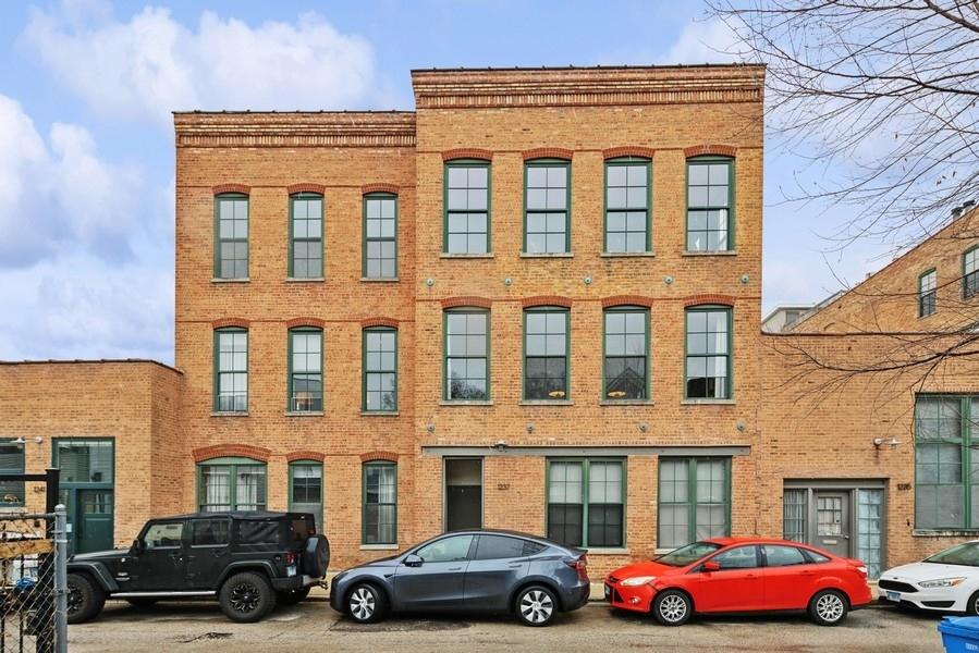 1237 N Honore St Unit 2S, Chicago, IL 60622 - view of building exterior