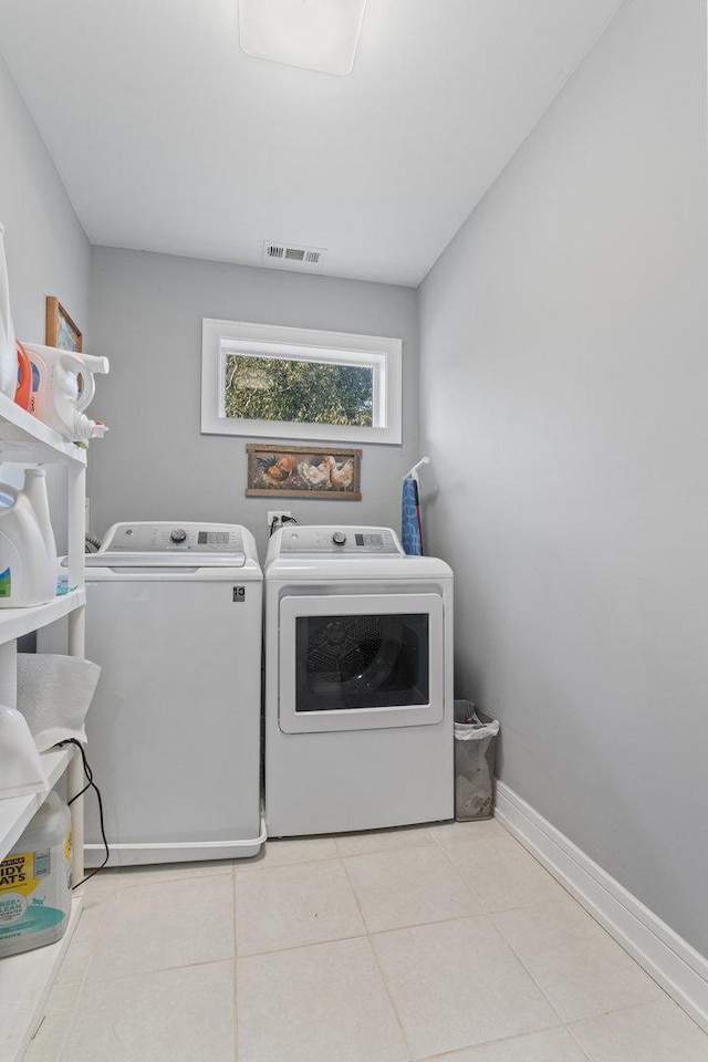 571 Winthrop Ave, Glendale Heights, IL 60139 - washroom with independent washer and dryer, tile patterned floors, laundry area, visible vents, and baseboards