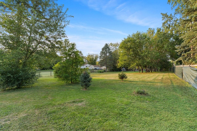 571 Winthrop Ave, Glendale Heights, IL 60139 - view of yard with fence