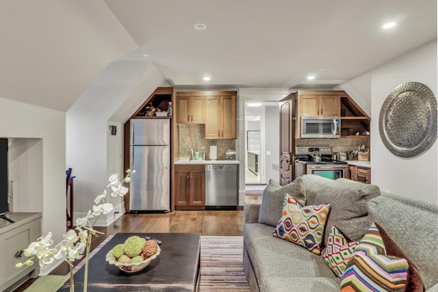 living area with light wood-style flooring, recessed lighting, and baseboards