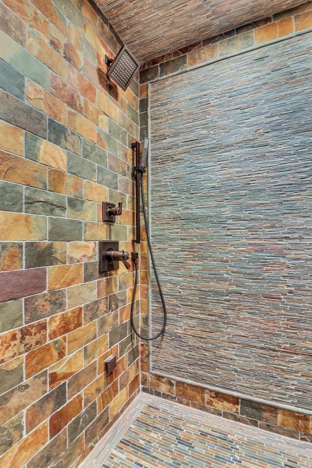 room details featuring a tile shower