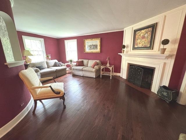 2007 Amherst Ct, Flossmoor, IL 60422 - living area featuring wood finished floors, baseboards, a fireplace, and crown molding