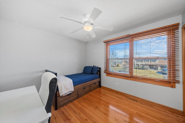 bedroom featuring visible vents, light wood-style flooring, and ceiling fan