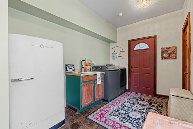 entryway with washer and clothes dryer