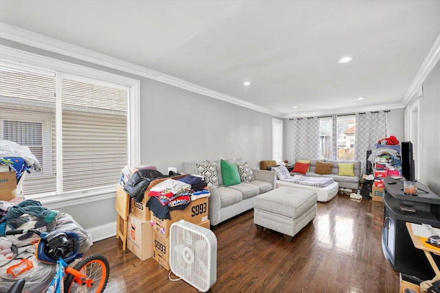 living room with recessed lighting, baseboards, wood finished floors, and ornamental molding