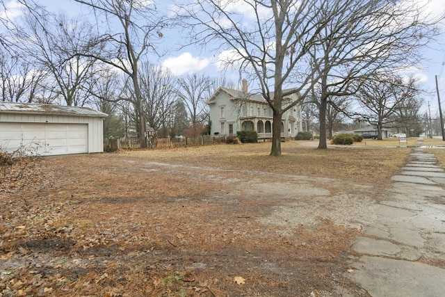view of yard with an outdoor structure