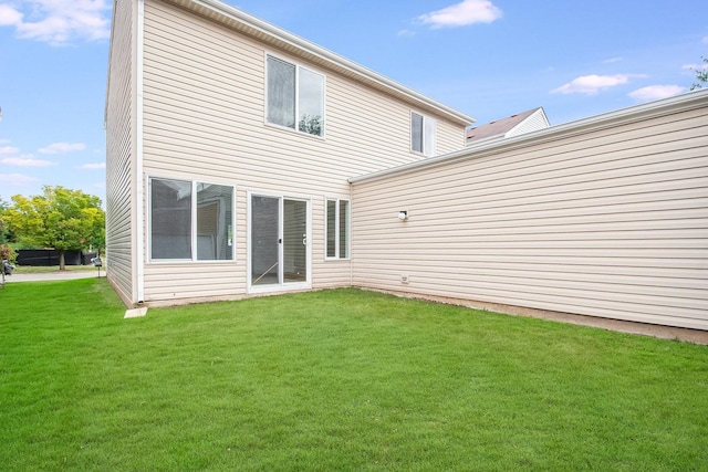 back of house featuring a lawn