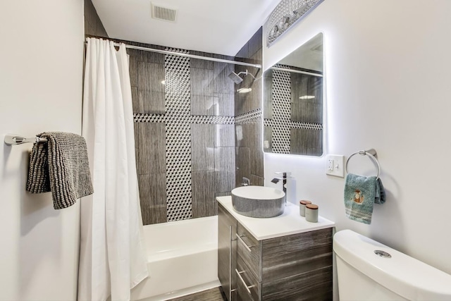 full bath featuring visible vents, shower / bath combination with curtain, toilet, and vanity