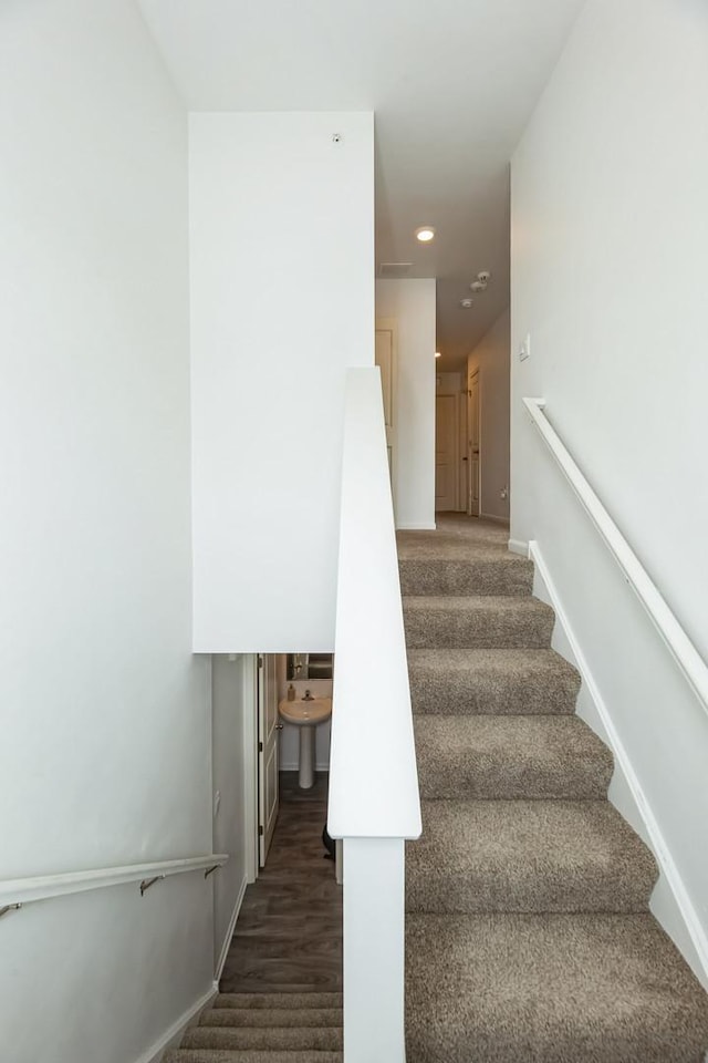 stairway featuring recessed lighting and baseboards