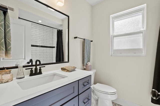 bathroom with visible vents, a shower with curtain, toilet, baseboards, and vanity