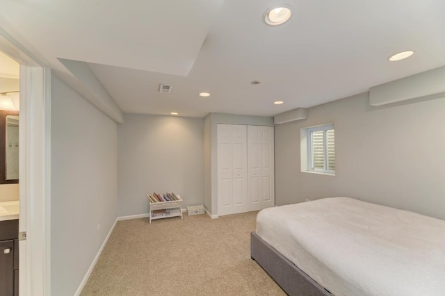 bedroom with recessed lighting, visible vents, baseboards, and light colored carpet