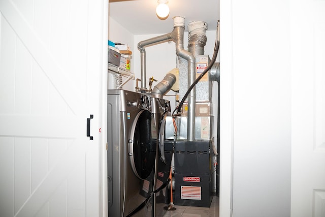 utility room featuring washer and clothes dryer