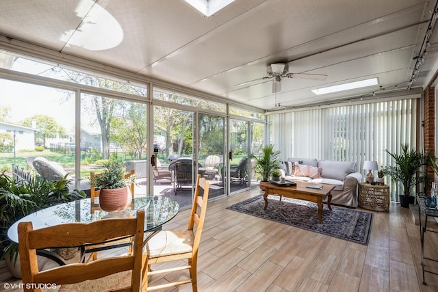 sunroom / solarium featuring a skylight and a ceiling fan