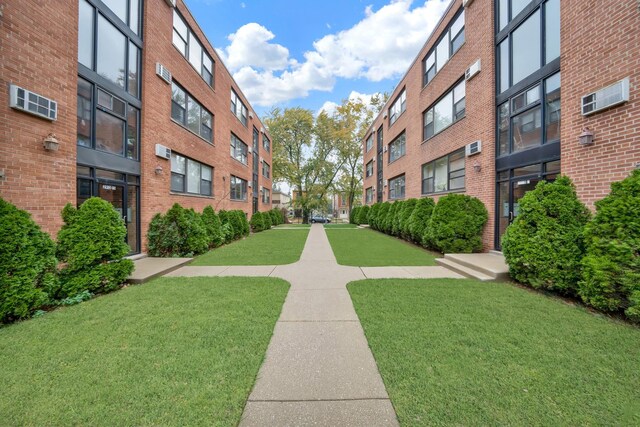 view of property's community featuring a lawn