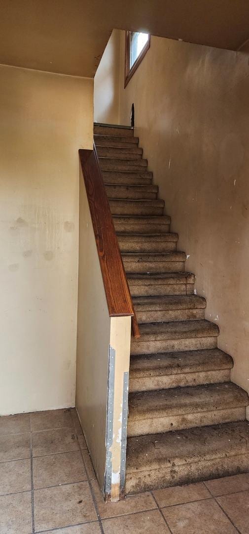 245 153rd Pl, Calumet City, IL 60409 - view of staircase