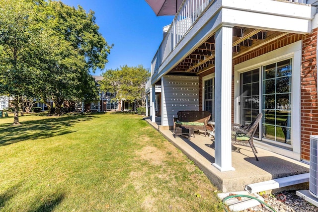 view of yard with a balcony