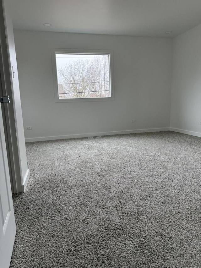 407 Clay St, Ottawa, IL 61350 - carpeted empty room featuring baseboards