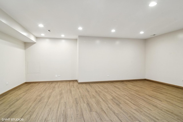 finished basement featuring recessed lighting, light wood-type flooring, baseboards, and visible vents