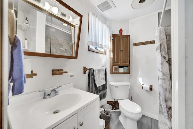 bathroom with visible vents, curtained shower, toilet, and vanity