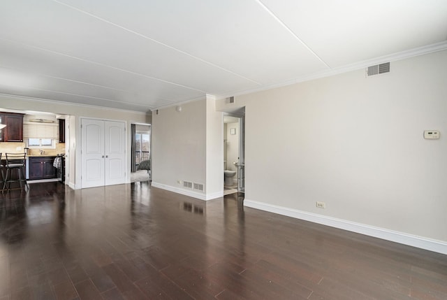 living area with visible vents, ornamental molding, baseboards, and dark wood-style flooring