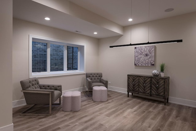 511 N Branch Rd, Glenview, IL 60025 - living area featuring recessed lighting, baseboards, and wood finished floors